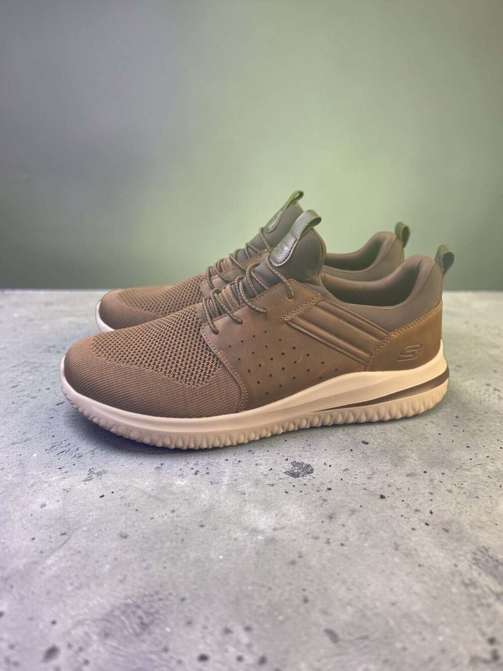 Skechers - Picture 6 of 13